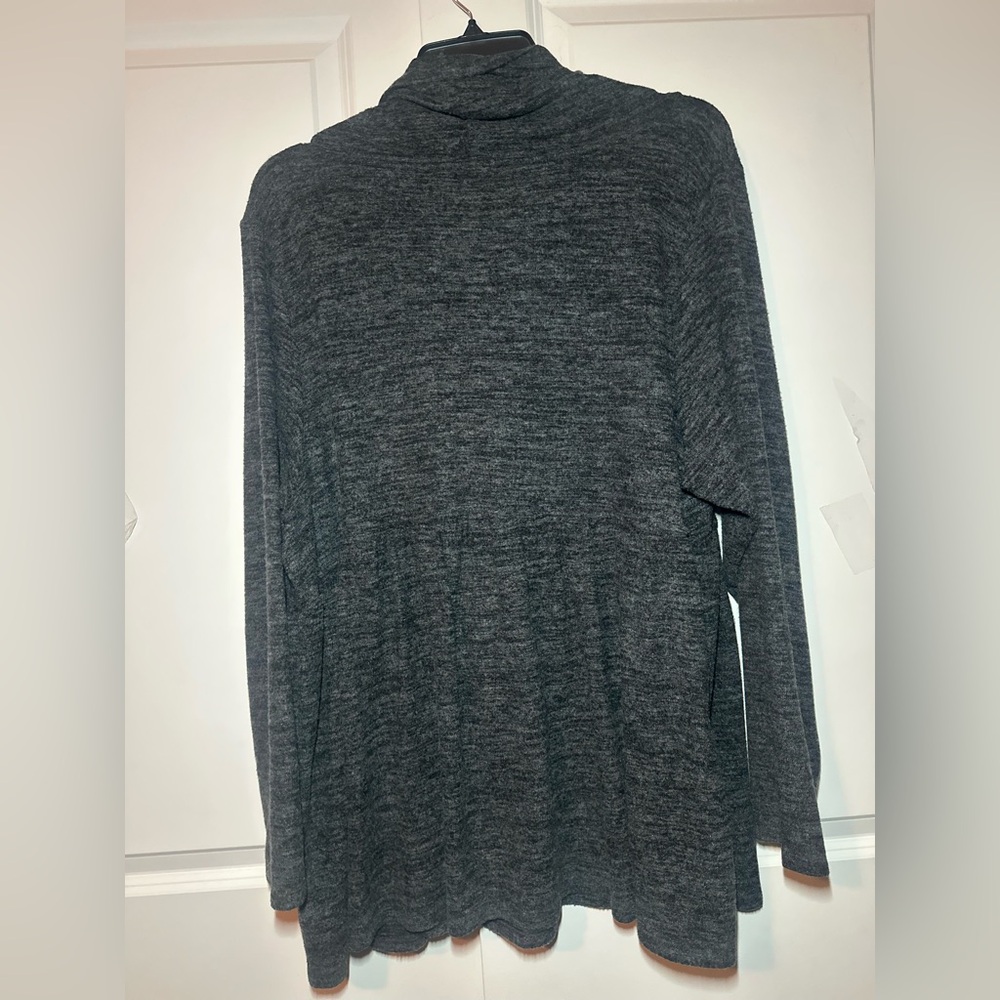 Torrid Super Soft Plush Cowl Neck Babydoll Top in new condition - size 4 - Picture 4 of 6
